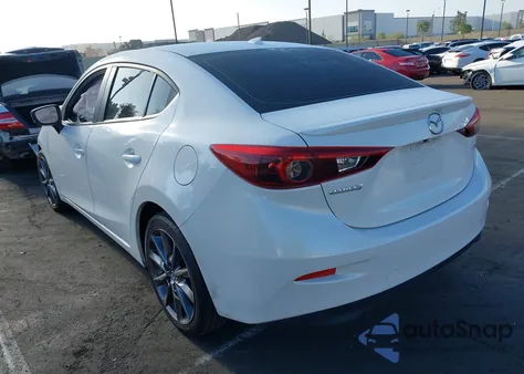 2018 Mazda Mazda3 Grand Touring из США, поврежденный, VIN 3MZBN1W31JM190601